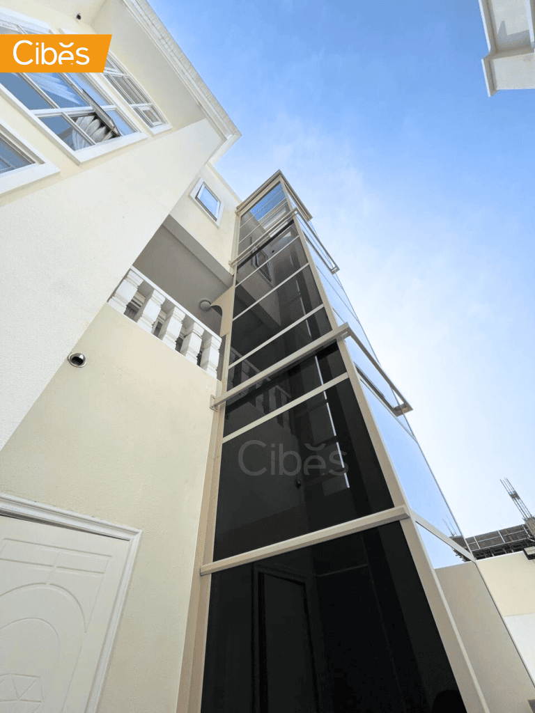 Elegant-outdoor-elevator