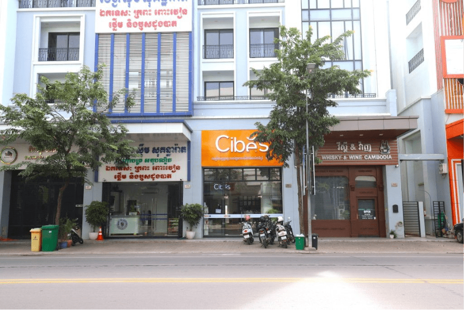Showroom របស់ Cibes Lift Cambodia ស្ថិតនៅលើផ្លូវធំក្នុងរាជធានីភ្នំពេញ។