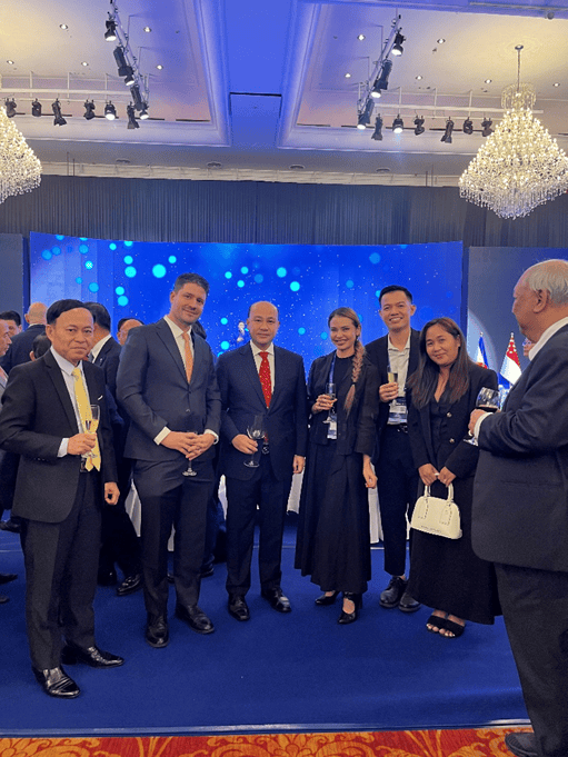 Cibes Lift Cambodia representatives pose for a group photo with H.E. Hun Many and guests at the summit gala dinner in Phnom Penh.