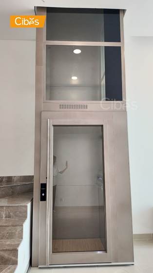 ជណ្តើរយន្ត Cibes Voyager ដែលដំឡើងរួចជាមួយរូបរាងដ៏ល្អក្នុងផ្ទះដ៏ទំនើប។
